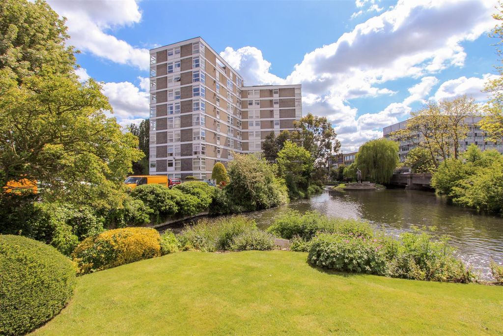 Property photo 1 of 12