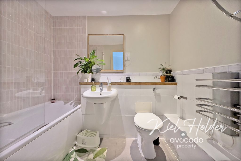 Property photo 3 of 13 4338337