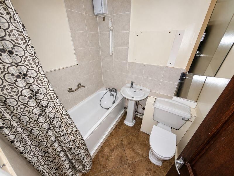 Property photo 3 of 12 Bath