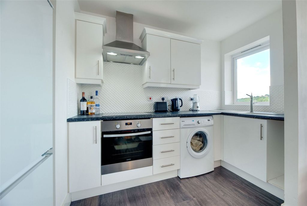 Property photo 3 of 12 Kitchen