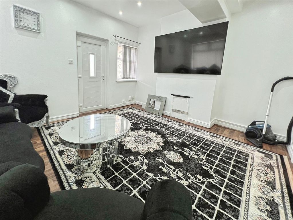 Property photo 2 of 20 Lounge