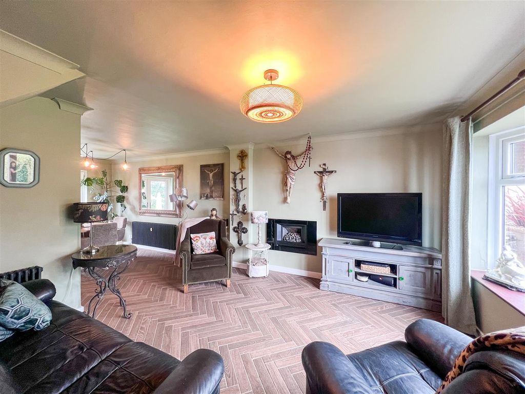 Property photo 3 of 26 Sitting / Dining Room