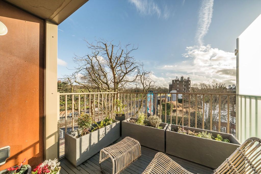 Property photo 3 of 9