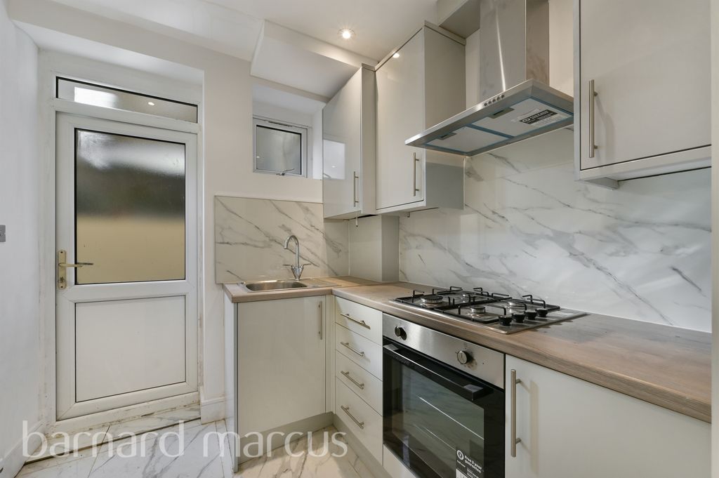 Property photo 3 of 8 Bedroom 4