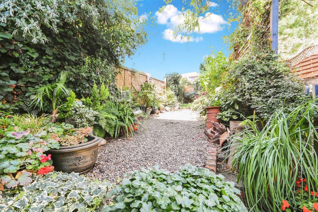 Property photo 3 of 9
