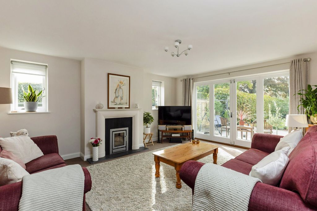 Property photo 3 of 17 Sitting Room