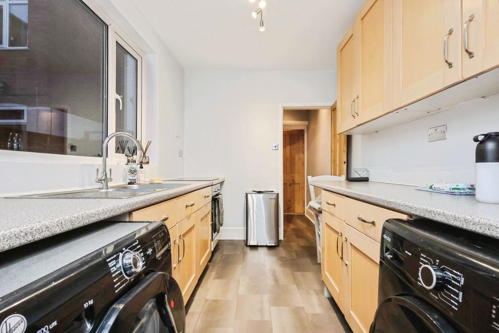 Property photo 3 of 16 Kitchen