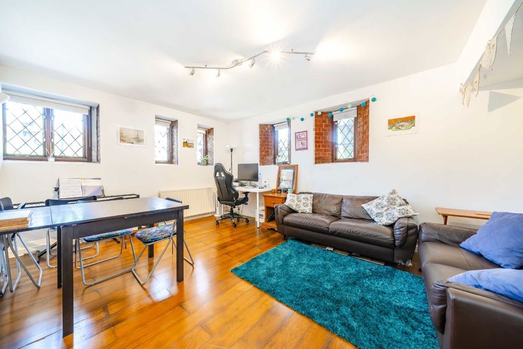 Property photo 2 of 6