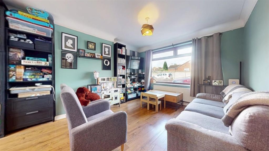 Property photo 3 of 21 Peebles Avenue Living Room