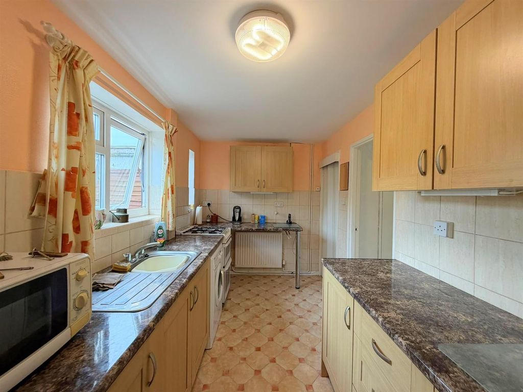 Property photo 3 of 14 Kitchen