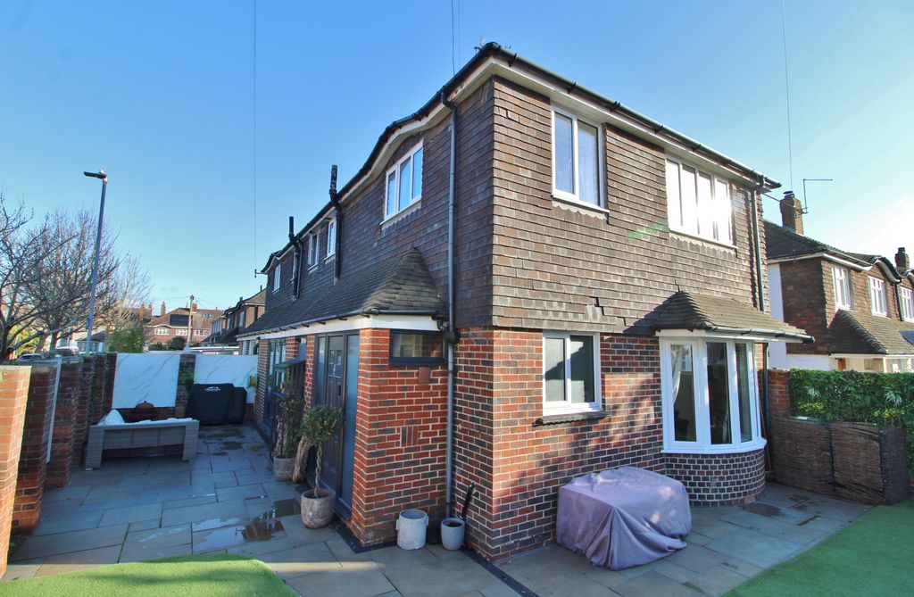 Property photo 1 of 25