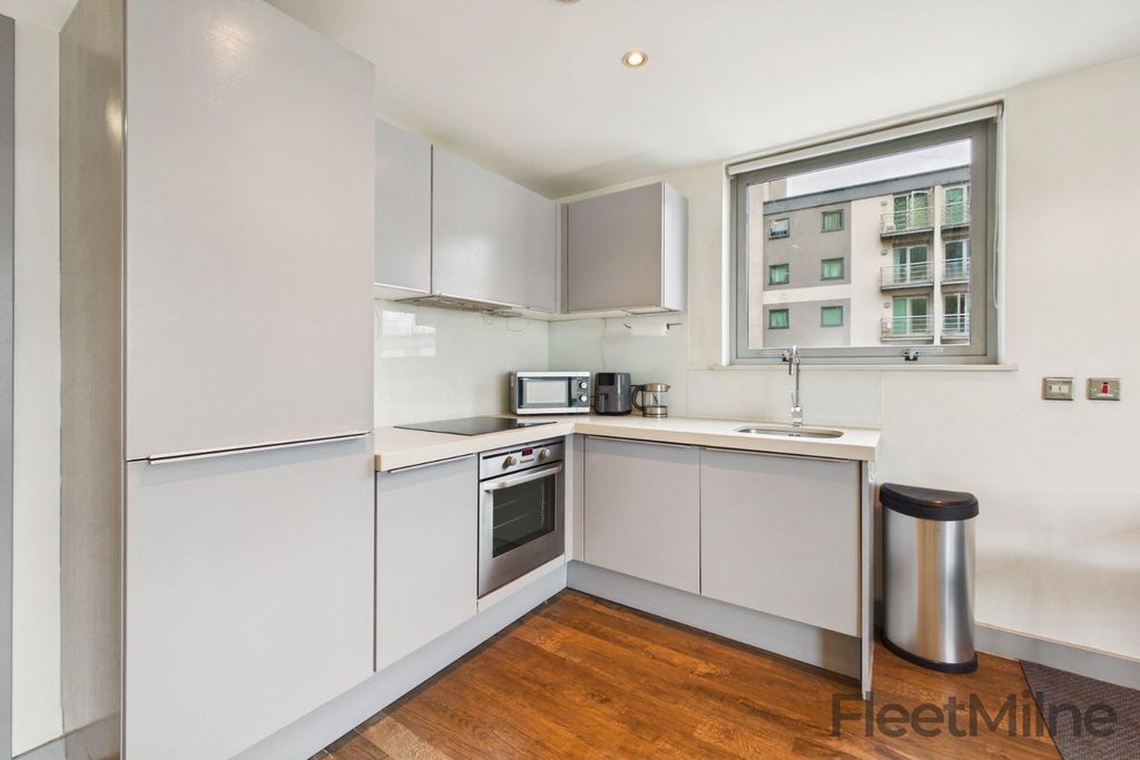 Property photo 2 of 11 Kitchen