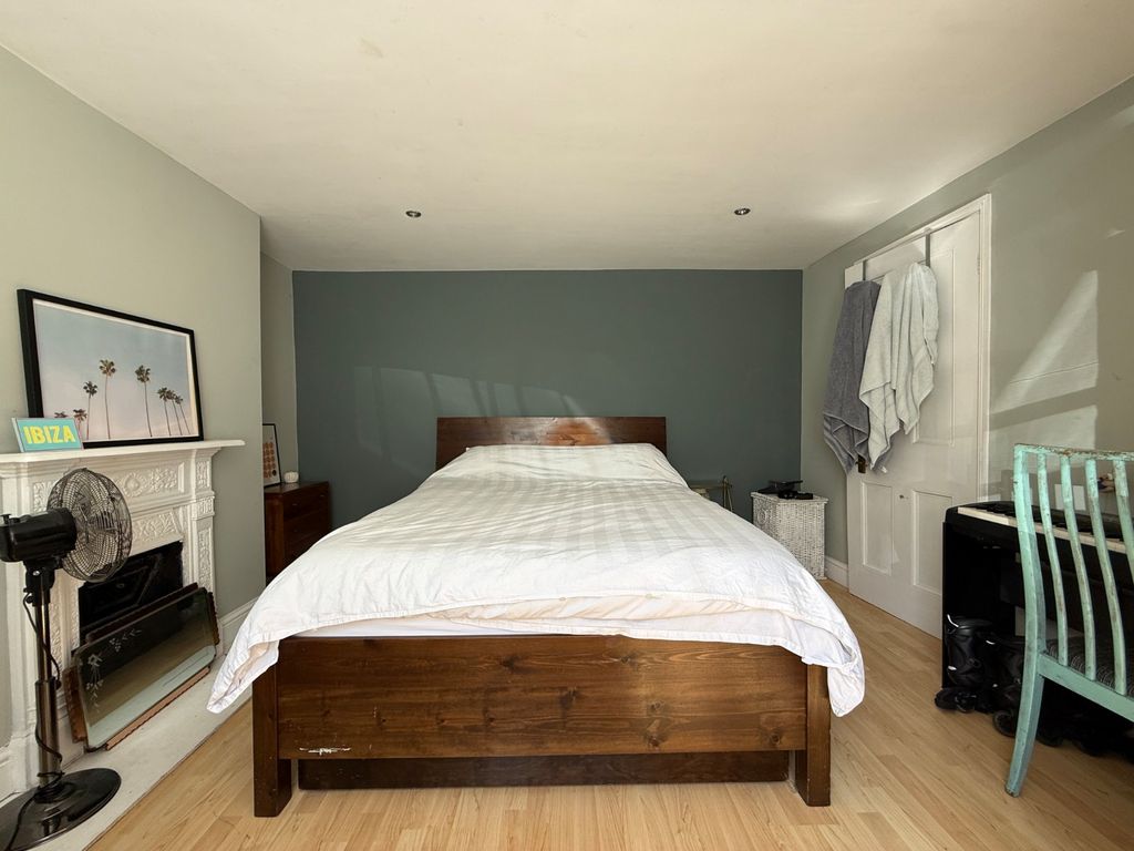 Property photo 2 of 12 Bedroom