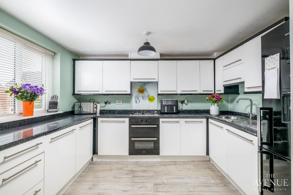 Property photo 3 of 33 5159855