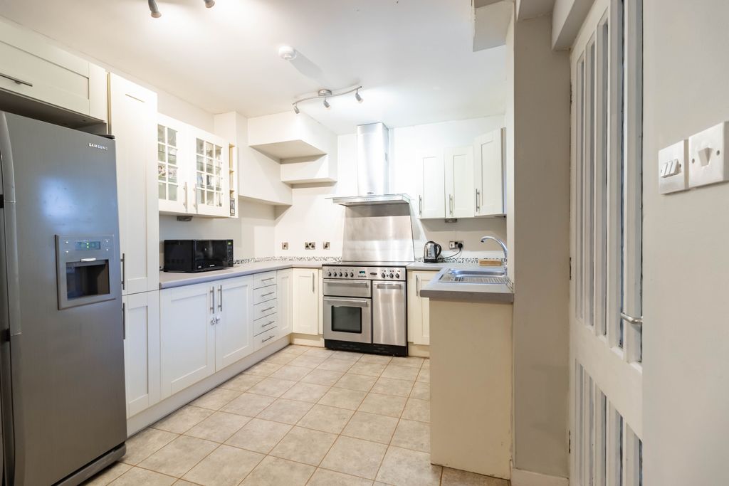 Property photo 2 of 24 Kitchen