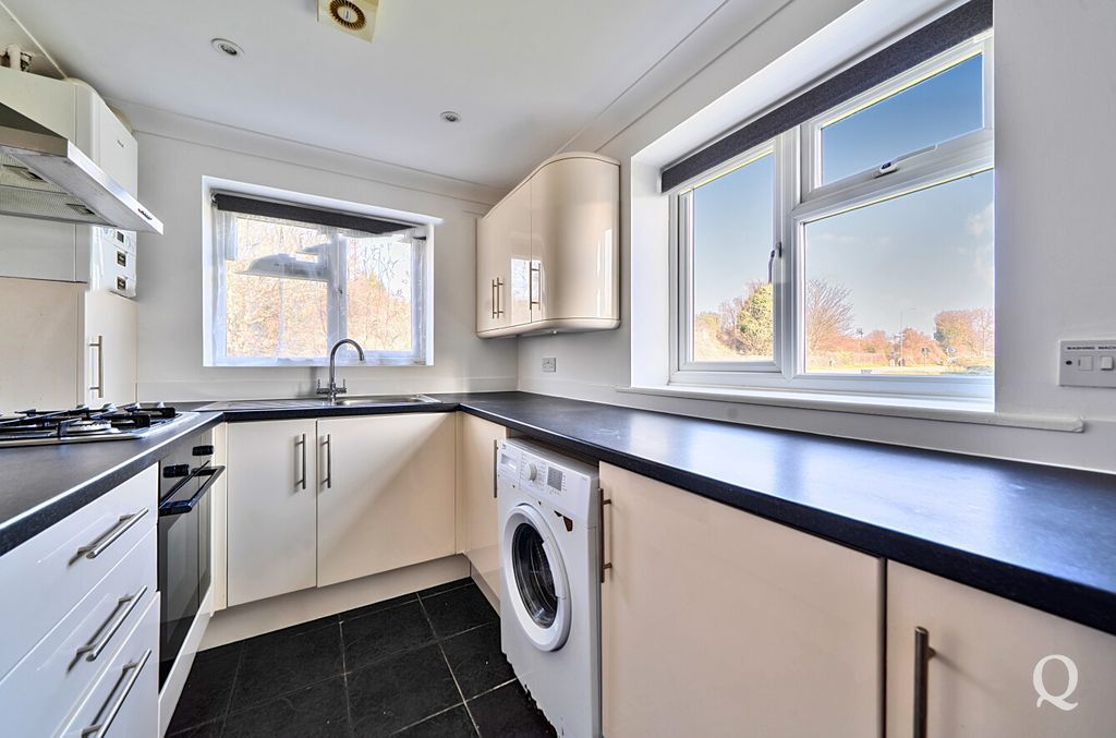 Property photo 2 of 14 93d55Fc5-154F-49c...