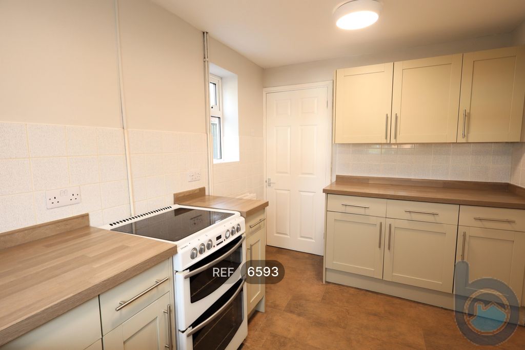 Property photo 2 of 19 Kitchen