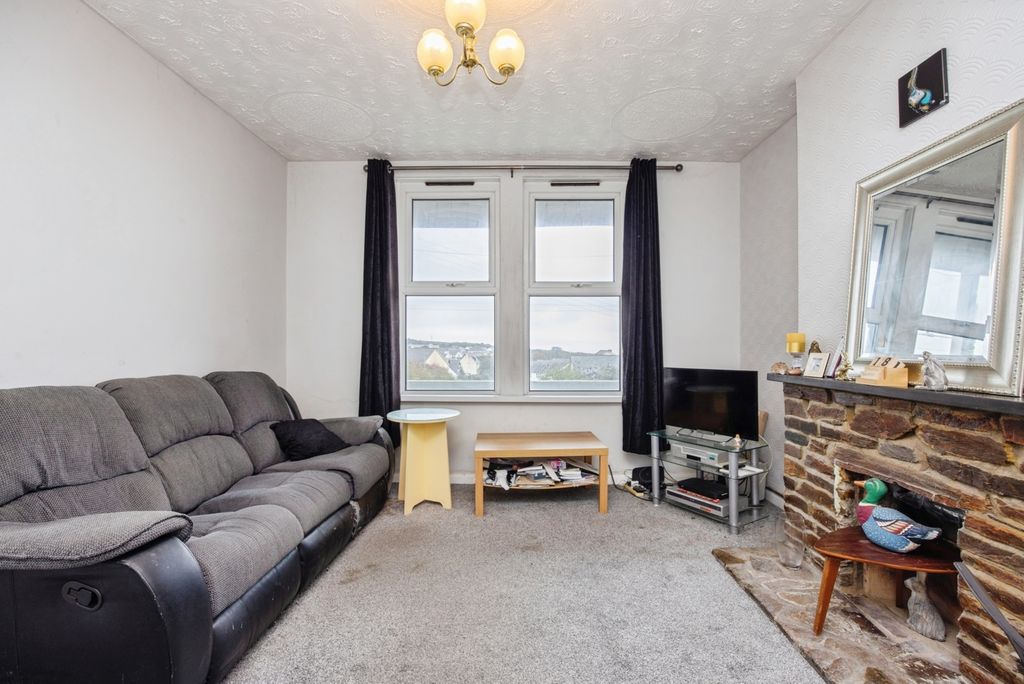 Property photo 3 of 17 Photo