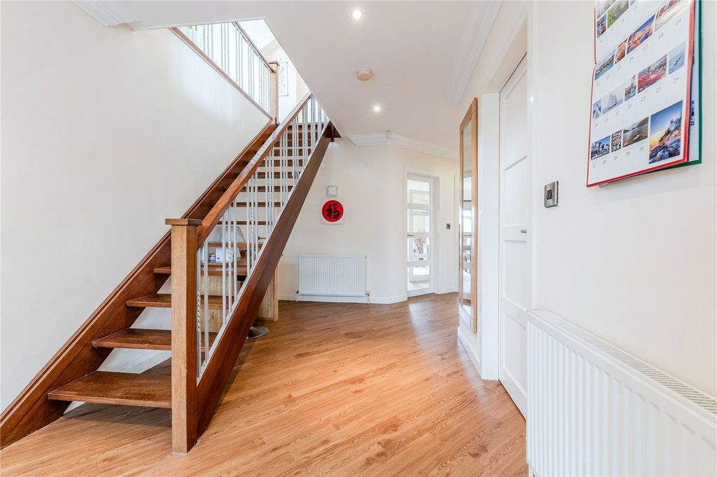 Property photo 2 of 23 Hallway