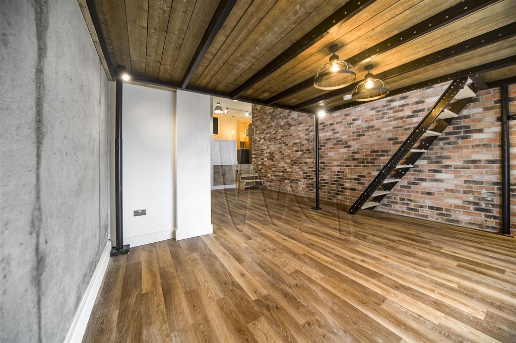 Property photo 3 of 11 Photo 03