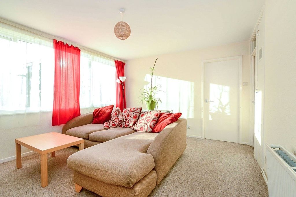 Property photo 1 of 7 Lounge/Dining Room