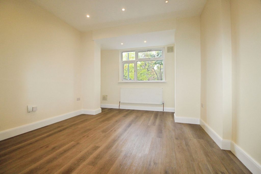 Property photo 2 of 16 Gallery