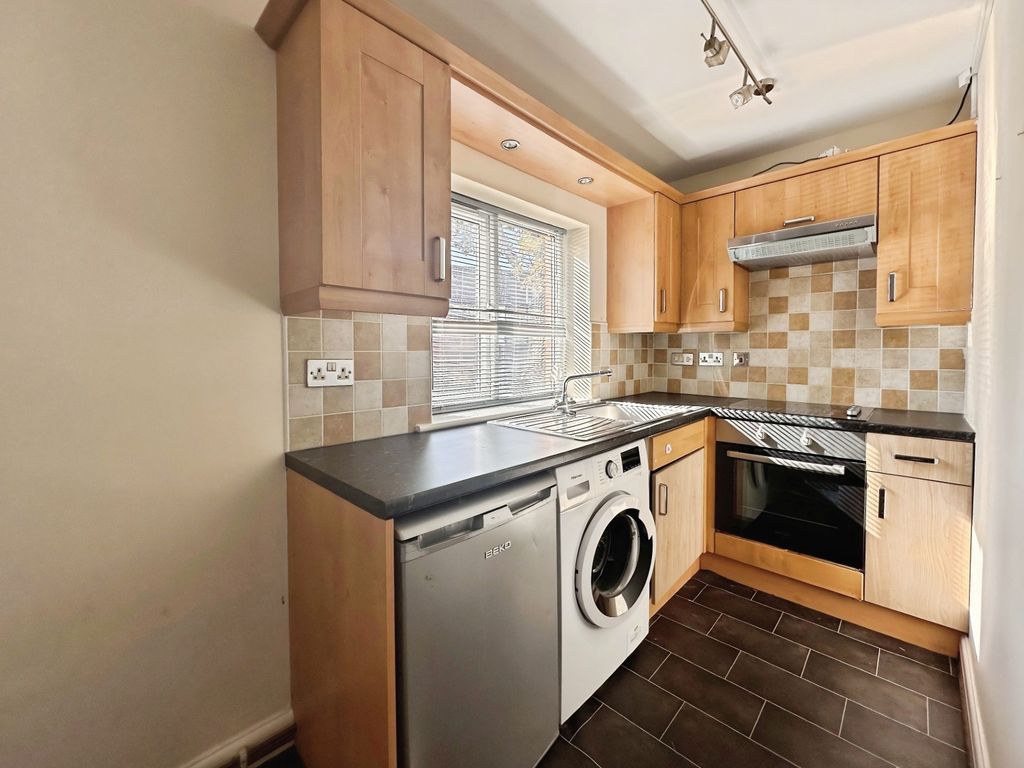 Property photo 2 of 10 Kitchen