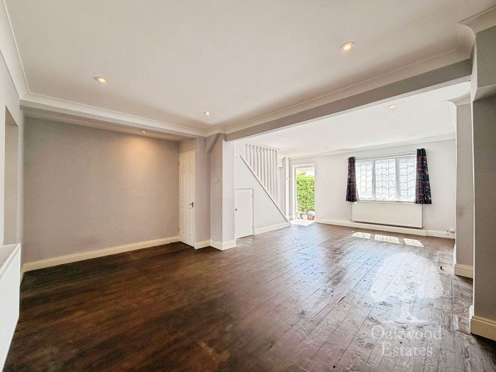 Property photo 2 of 16 Lounge