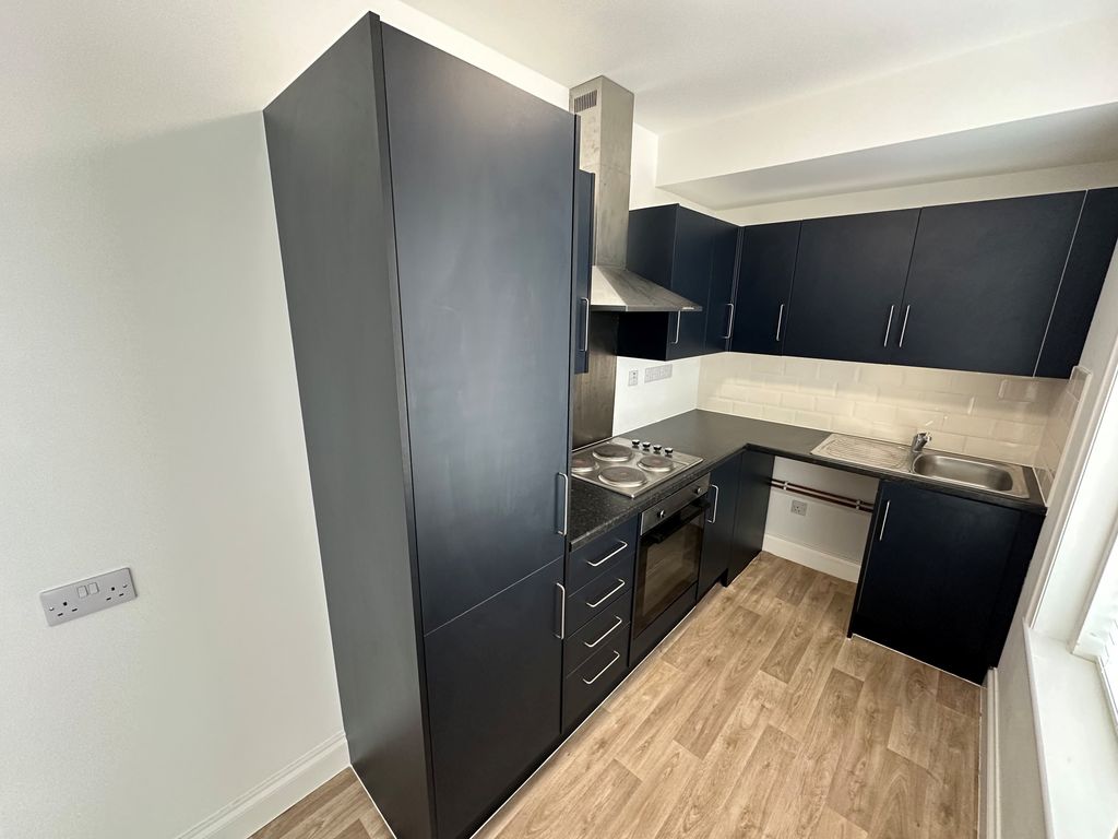 Property photo 2 of 6 Kitchen