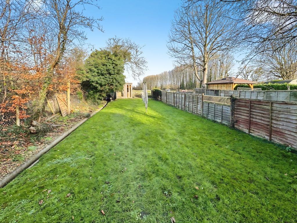 Property photo 2 of 19 Ewemove Basingstoke - 18 Pyotts Hill