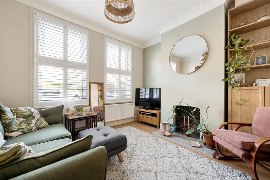 Property photo 2 of 24 Fleeming Road, E17