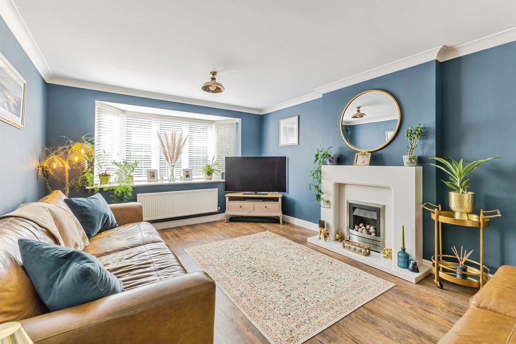 Property photo 3 of 24