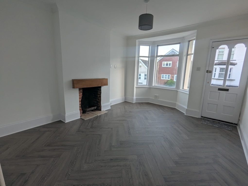 Property photo 2 of 16 Lounge