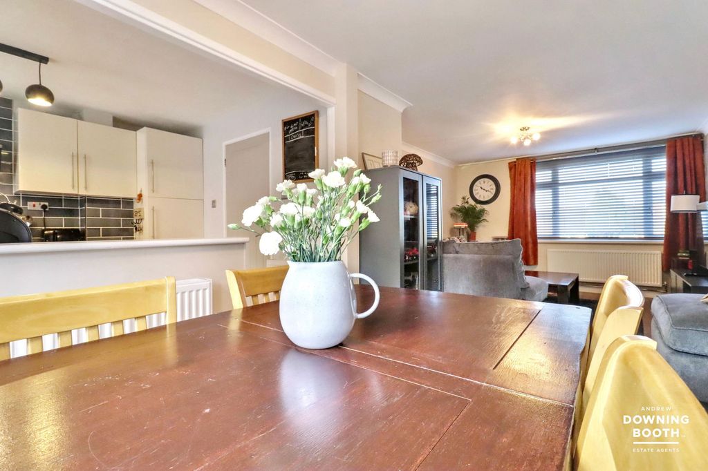 Property photo 3 of 27