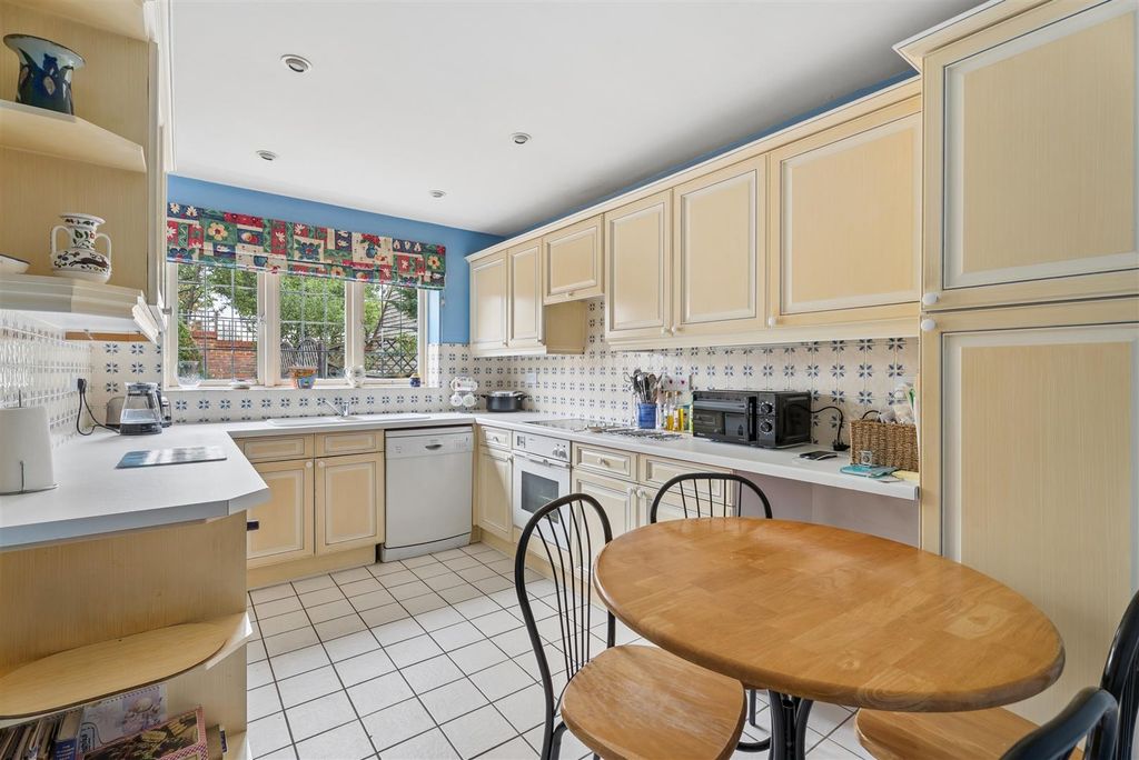 Property photo 2 of 25 Kitchen