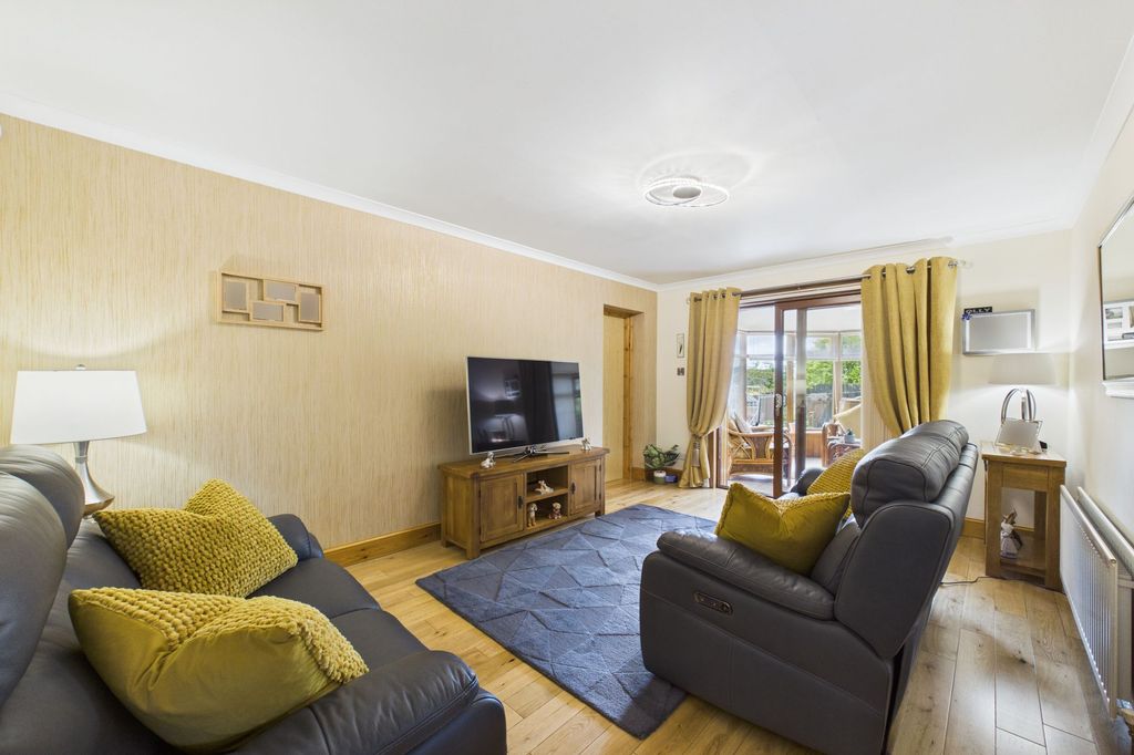 Property photo 2 of 21 Lounge Angle 1
