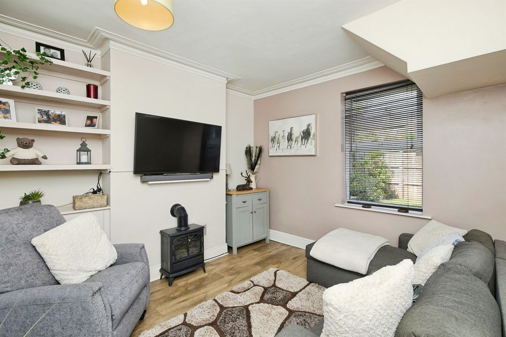 Property photo 2 of 17