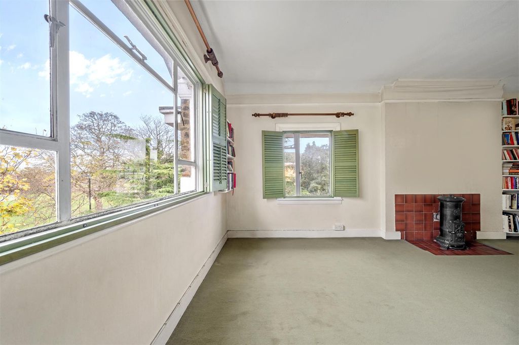 Property photo 3 of 18 Flat 3 Lansdowne Court,13.Jpg