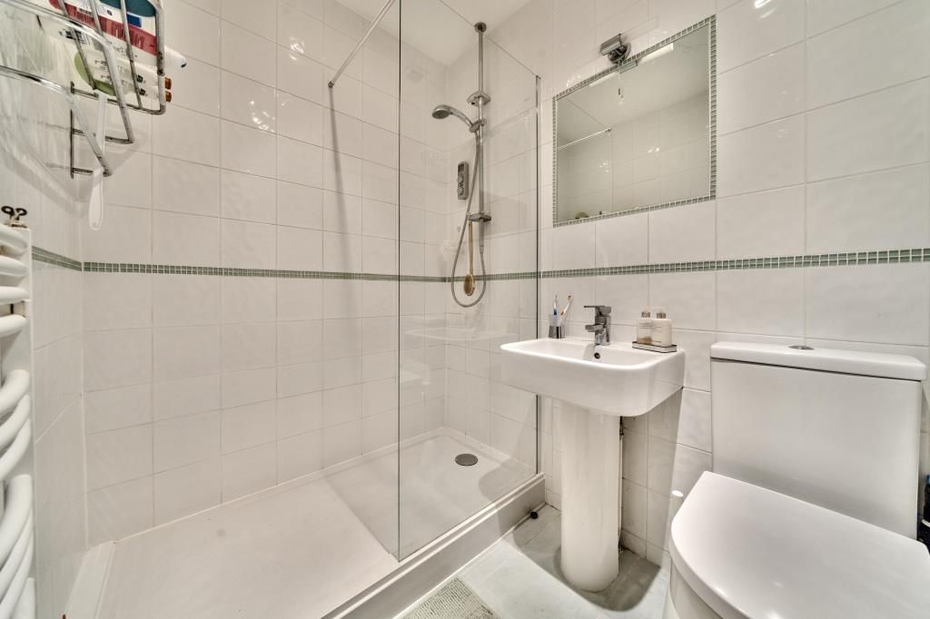 Property photo 3 of 10 Bathroom