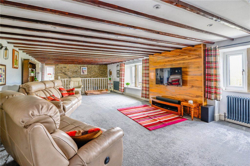 Property photo 2 of 42 Sitting Room