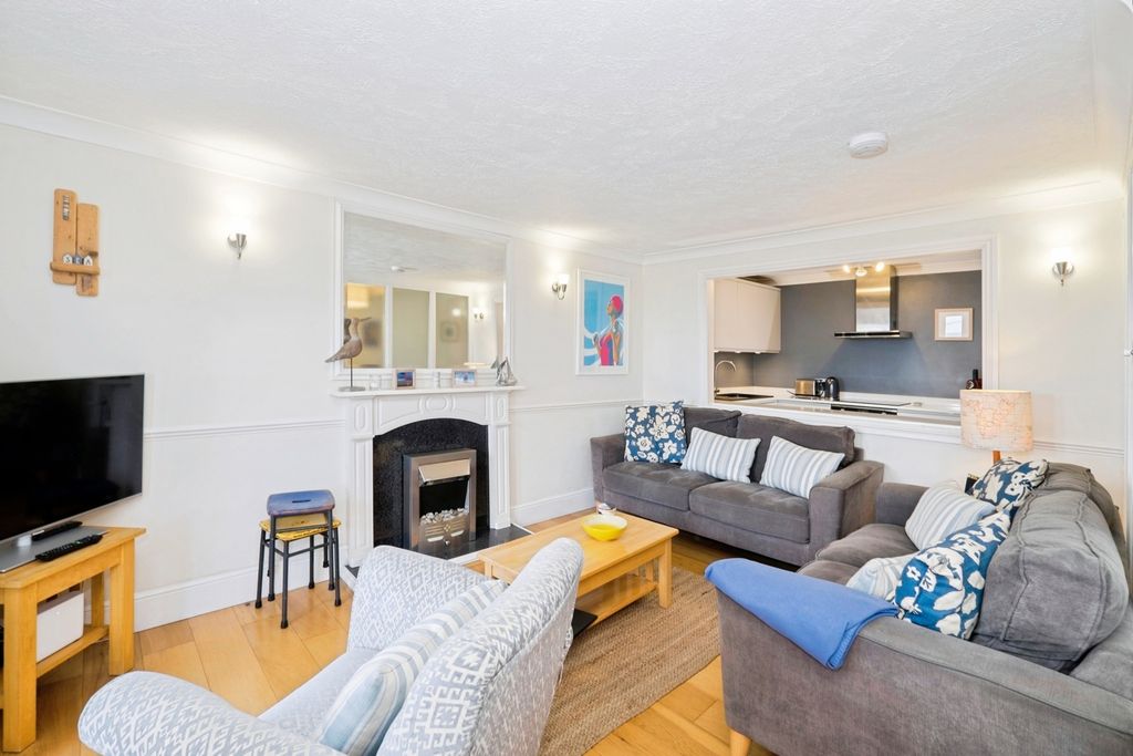 Property photo 3 of 20 Pbox-Img.Jpg