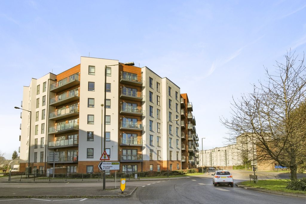 2 bed flat for sale Crawley