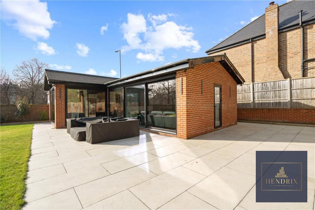 Additional image 6 of 4 bed detached house to rentHigh Road, Chigwell IG7