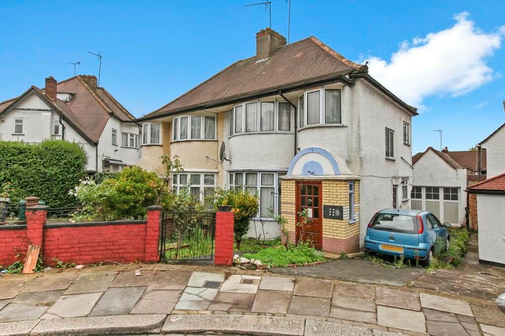 Property photo 1 of 14 Grove Gardens, London, Nw4 4Sa