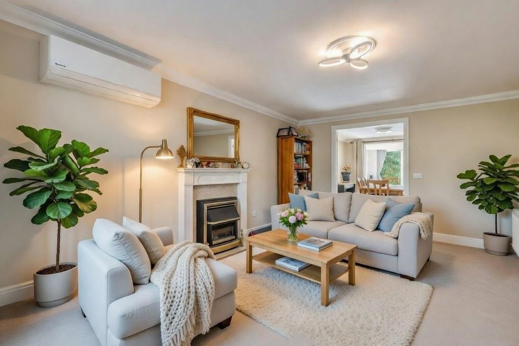 Property photo 2 of 19 Sitting Room.Jpg