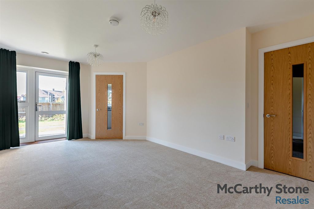 Property photo 3 of 28 8665965-Interior03-800.Jpg