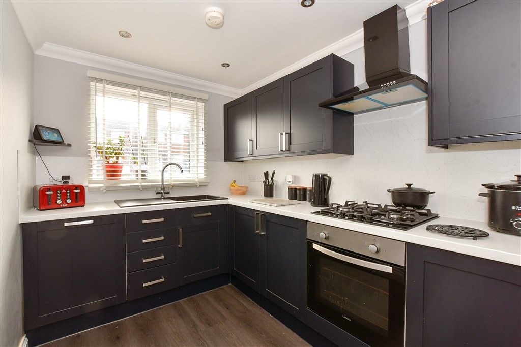 Property photo 3 of 9 Kitchen