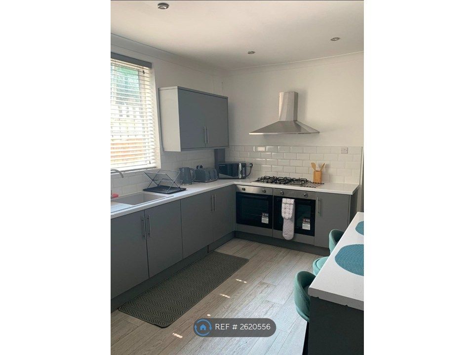 Property photo 3 of 7 Shared Kitchen