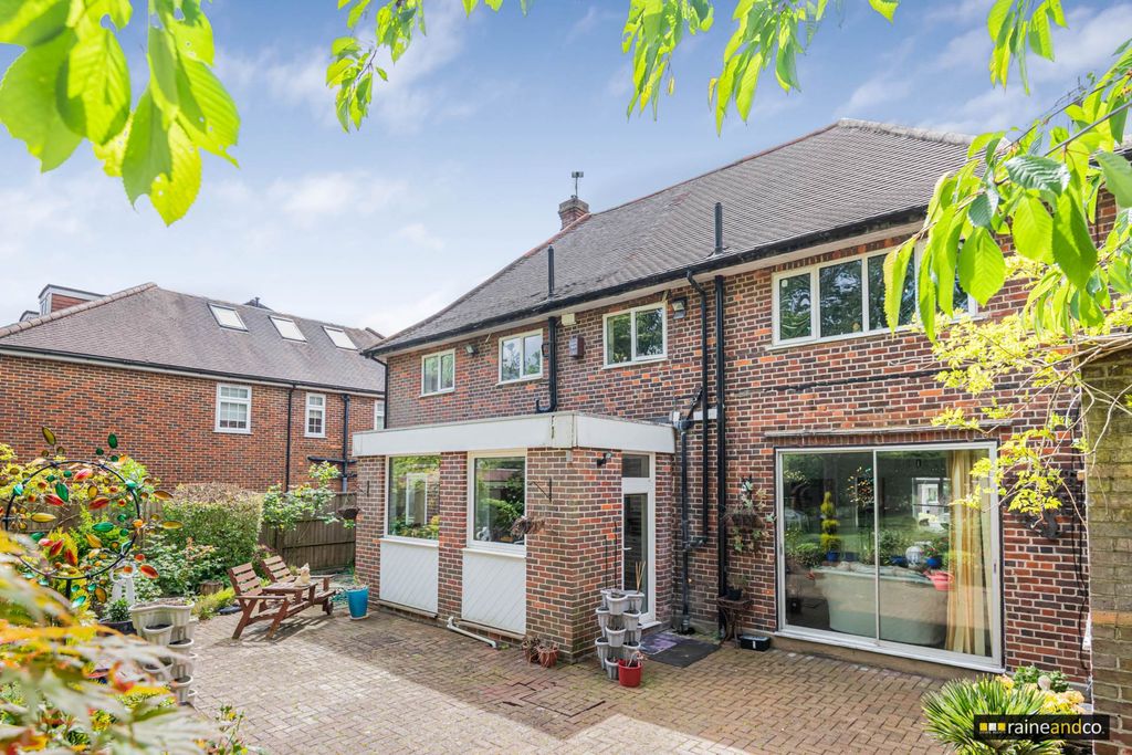 Additional image 26 of 5 bed detached house for saleMymms Drive, Brookmans Park, Hatfield AL9