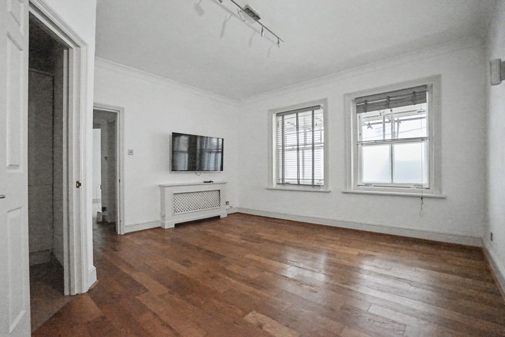 Property photo 2 of 14 Flat 48, Bank Chambers, 25 Jermyn Street, St. James, London, Sw1Y 6Hr